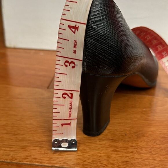 Salvatore Ferragamo Women's Black D'Orsay 2.5 Heels Sz 7.5B - Picture 9 of 9